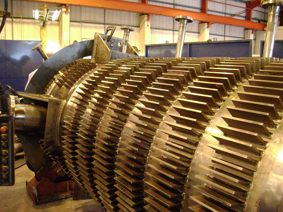 Finned UF6 Reactor Vessel Design